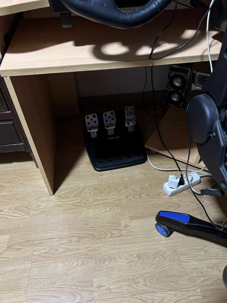 Volante G29 quase novo e leva juytike para pc