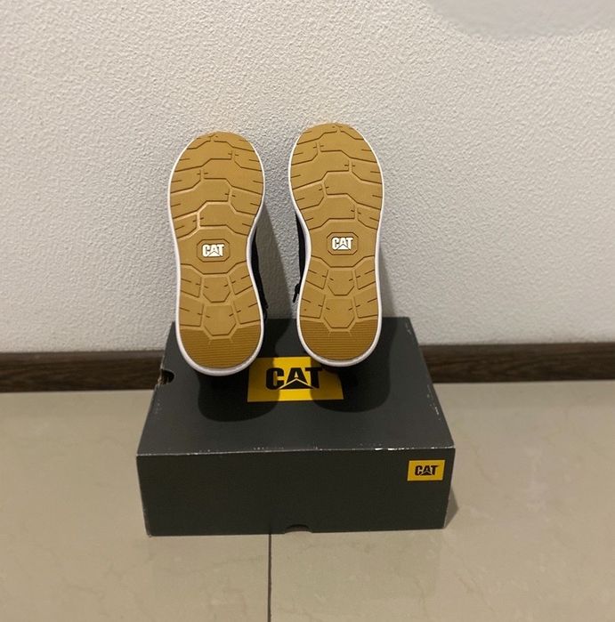 Новые кросовки Carterpillar