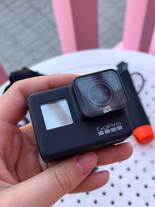 Екшн-камера GoPro HERO 7 Black з великим комплектом.