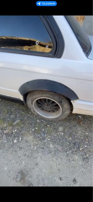 В продажі BMW E30