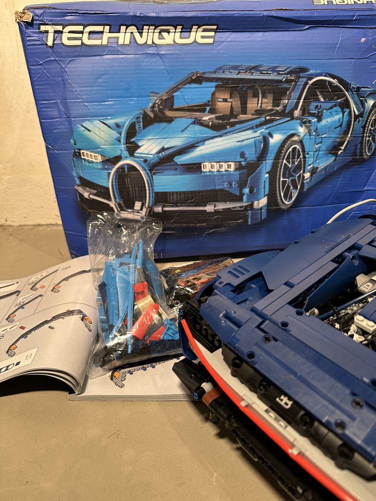 Carro Bugatti LEGO Technic – completo com caixa e instruções.