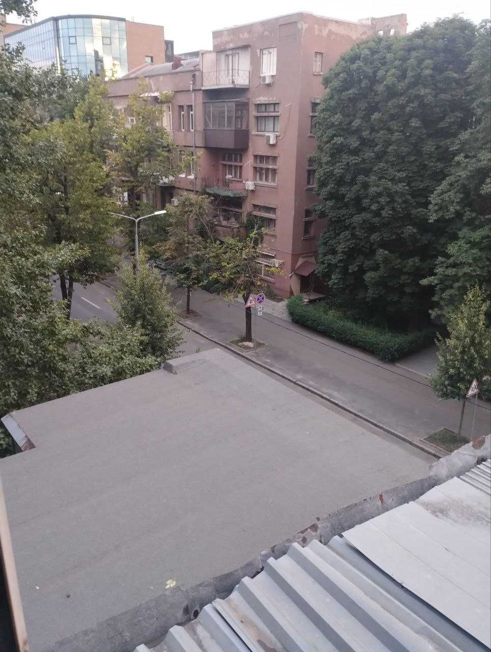 Продам 2-к кв центр