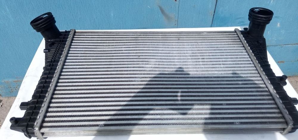 Радиатор интеркулер Volkswagen Тигуан Passat