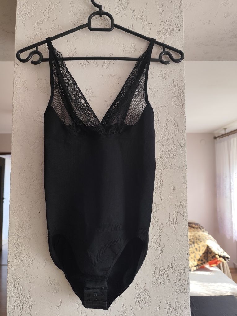Body modelujące sylwetkę na regulowane ramiączka rozm 36C. Esmara