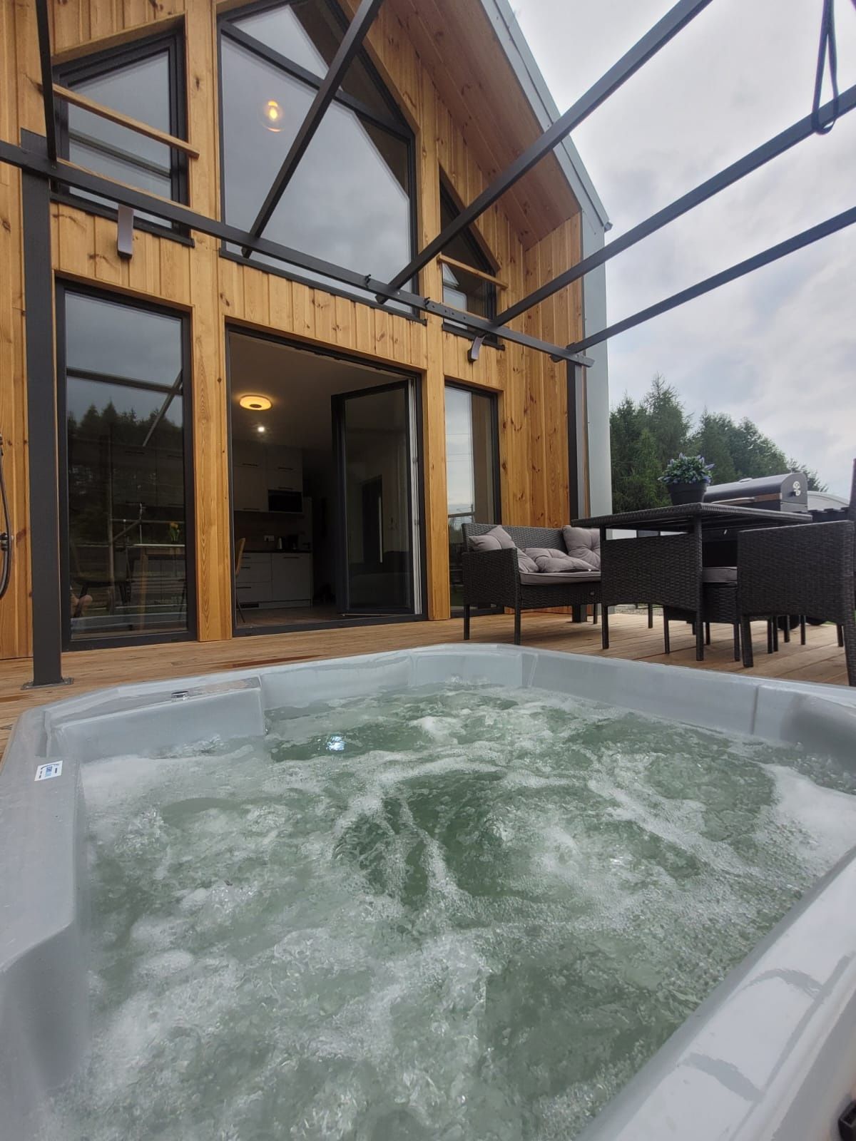 Domek z jakuzzi w górach