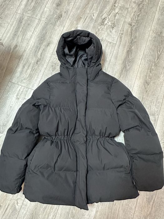 Продам обьємний пуховик WEEKDAY