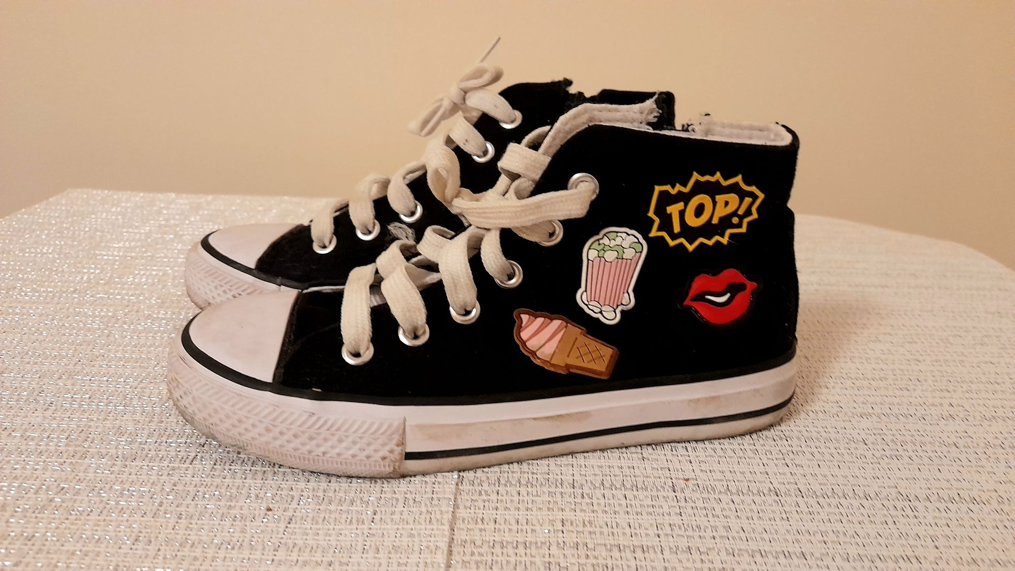 Buty dziewczęce trampki za kostkę cool naszywki rozmiar 33