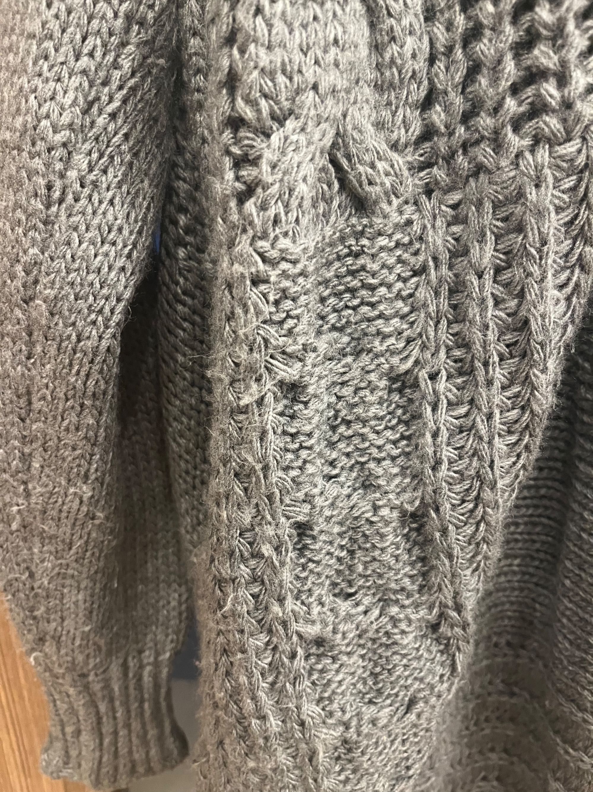 Duży sweterek narzutka