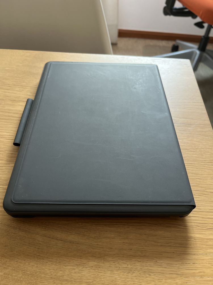 Logitech Slim Folio Capa com teclado integrado para iPad