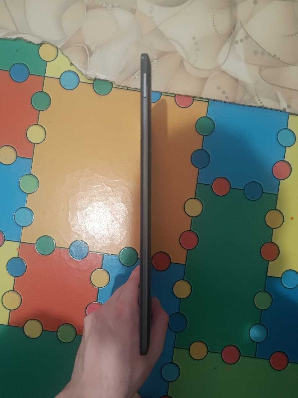 Продам електронну книгу Kindle DX 10 дюйм