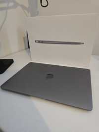 J. Nowy MacBook Air M1 + Case