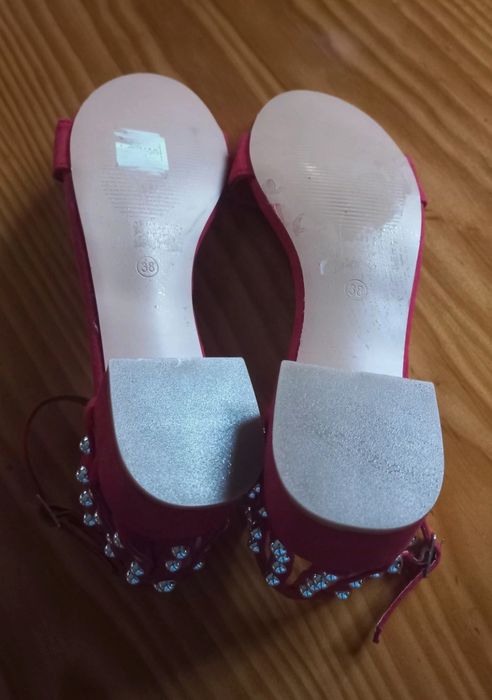 Sandálias vermelhas novas tam.38