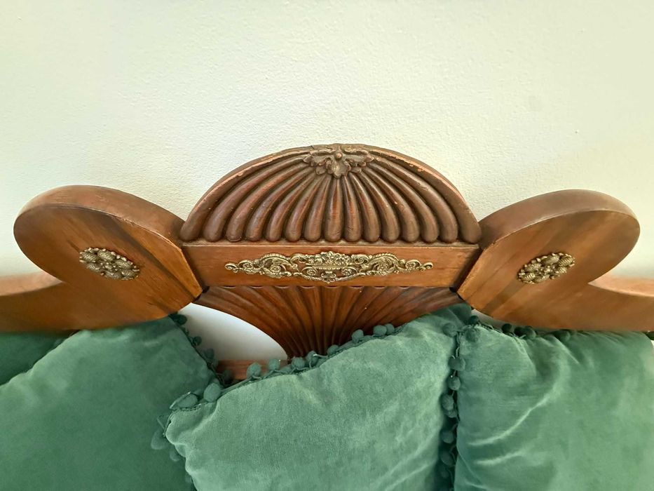 Sofá canapé antigo. Bela antiguidade!