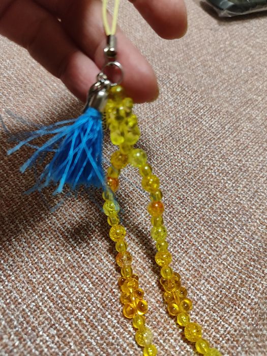 Żolta długa zawieszka do telefonu komórkowego