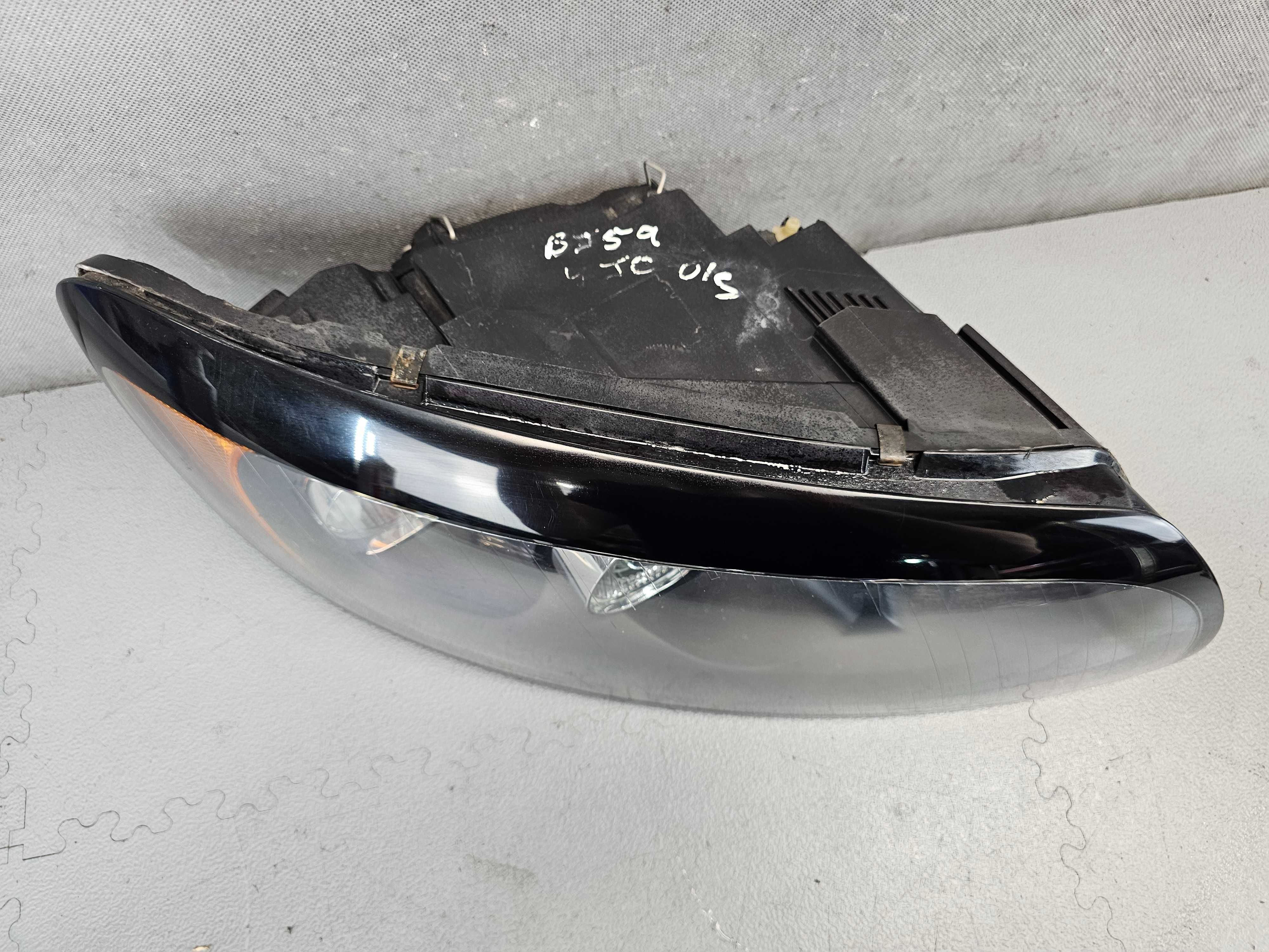 Volvo C30 06-10r. Lampa Przednia Prawa Kompletna Europa Ładna