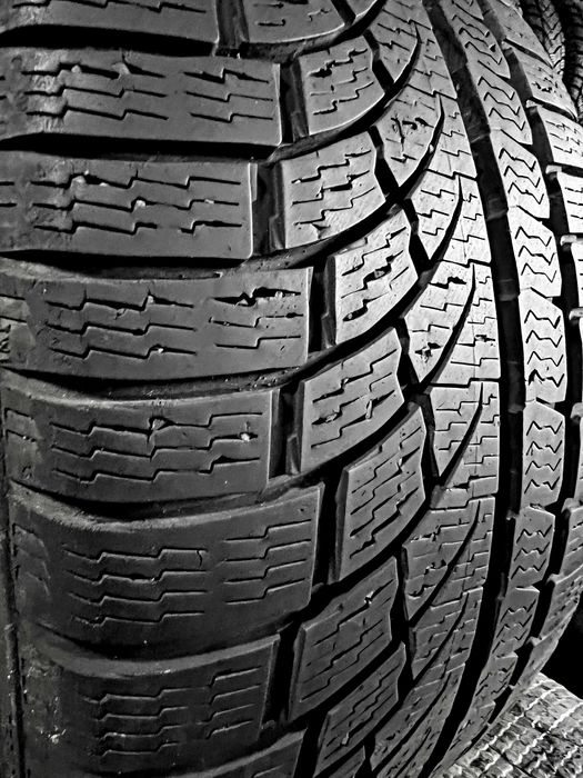 Шини Б/в 235.40.18 пара Nokian