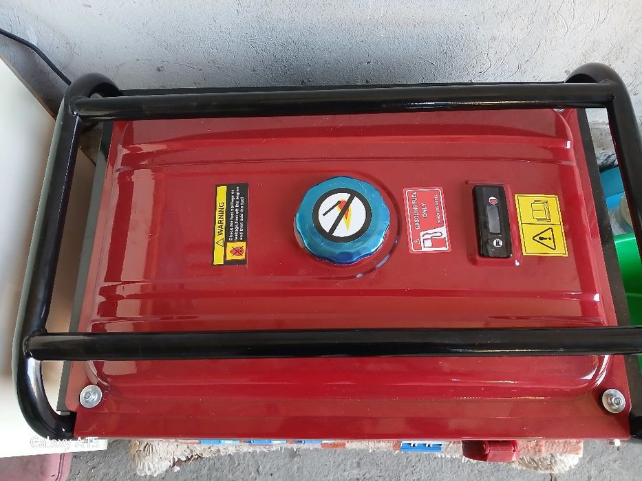 Бензиновий генератор