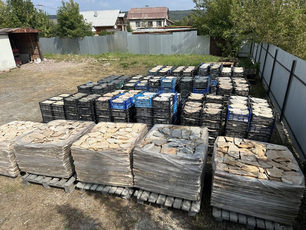 Камінь,Піщаник,Болгарський Сланець,Галька,Крихта,Плитка,Мармур,Соломка