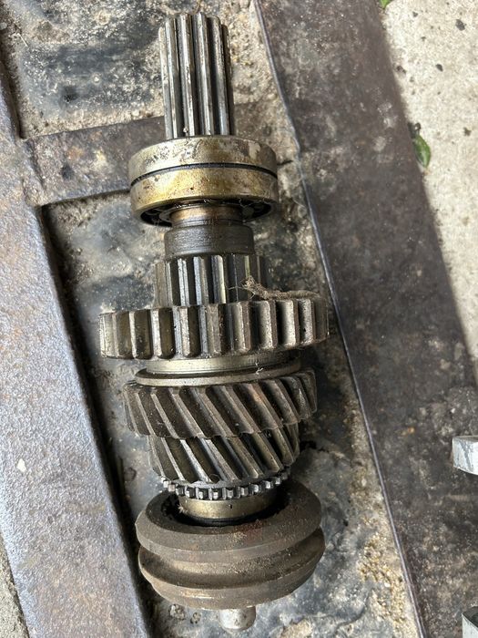 Вал КПП УАЗ 4-х ступка оригінал ссср