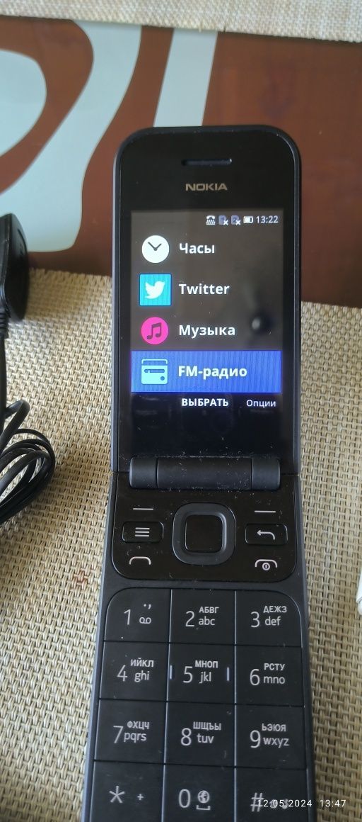 Nokia  2720 flip
