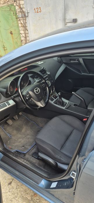 Мазда 3 . 2009 .