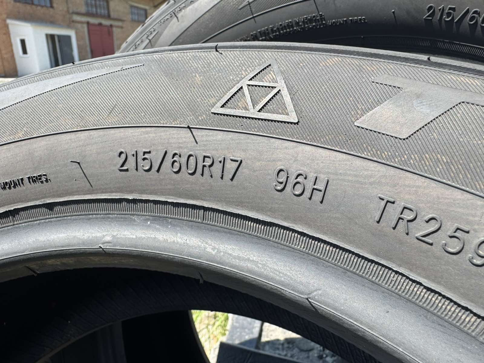 Майже нові літні шини Triangle 215/60 R17