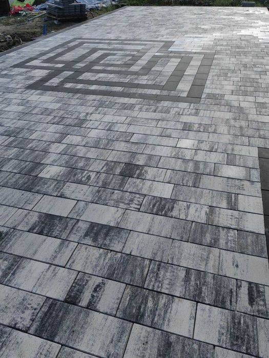 Układanie kostki brukowej i montaż ogrodzeń