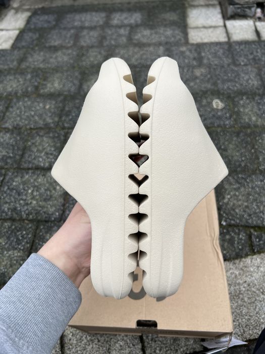 Adidas Yeezy Slide Bone klapki jasne beżowe białe 39