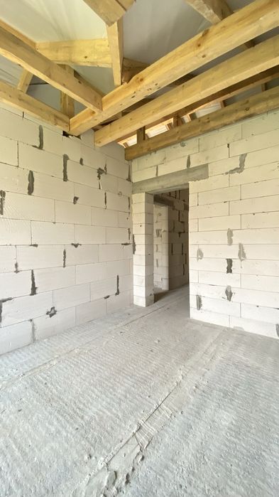 Напівособняк 130 м² з гаражем і 3 сотками землі біля міста