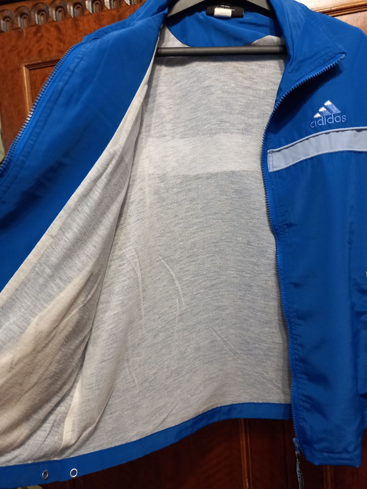 Спортивная куртка Adidas для подростка