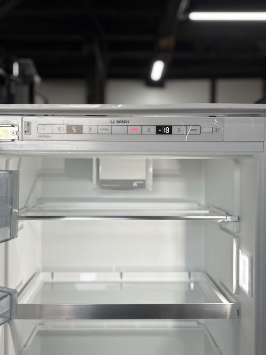 Bosch KIS77 AD40/07 – вбудований холодильник‑морозильник, A+++