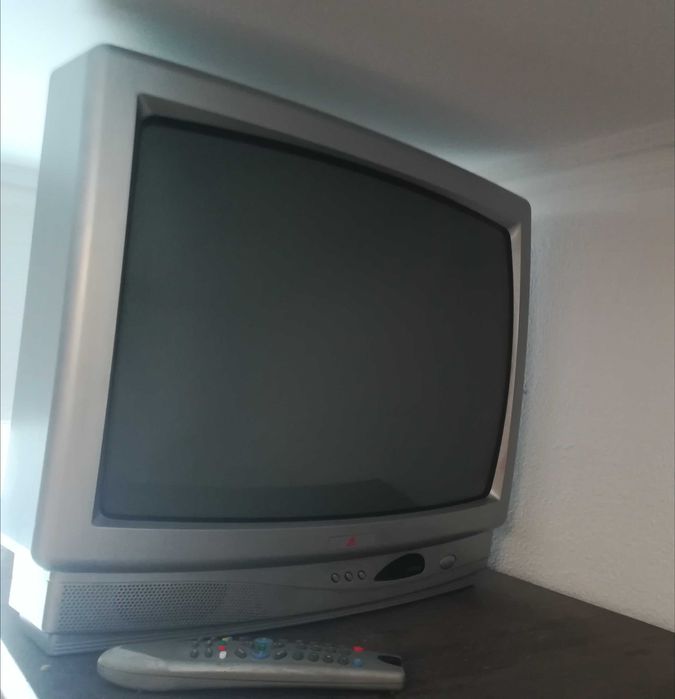 Televisor TV  (com comando)