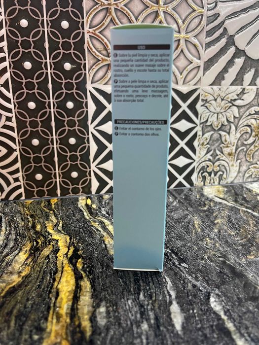 Płynny krem nawilżający do twarzy Oil Free do skóry tłustej. Deliplus