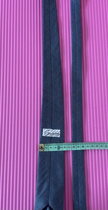 Krawat w przekątne paski