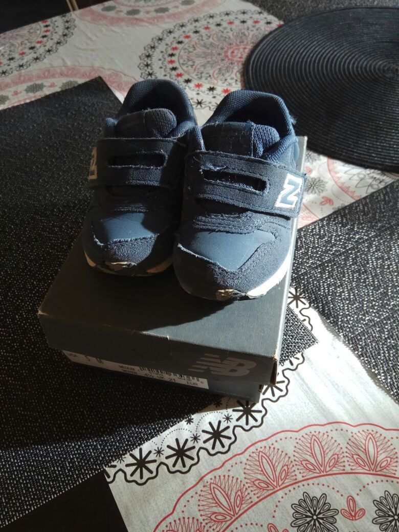 Buty chłopięce marki New Balance, rozmiar 21