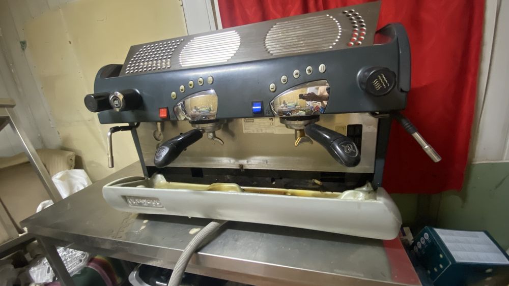 Продам професійну кавомашину rancilio epoca de 2gr