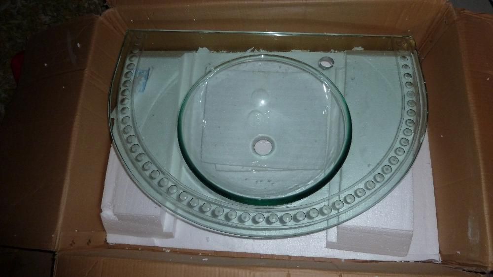 Продам умывальник стекло прозрачный.