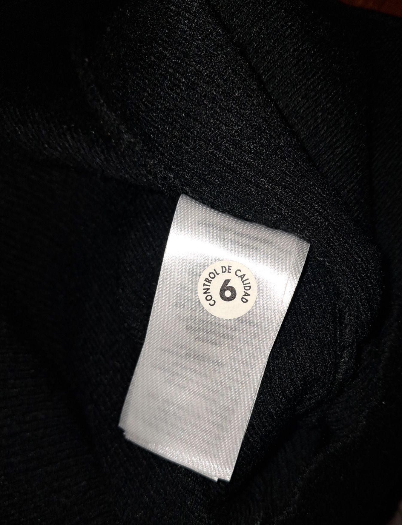 Vestido de malha,  traçado. Tamanho 34 com elasticidade.