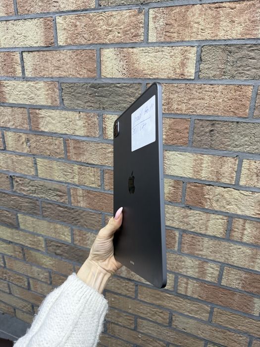 Used iPad pro 11 M1 256Gb. (Space)