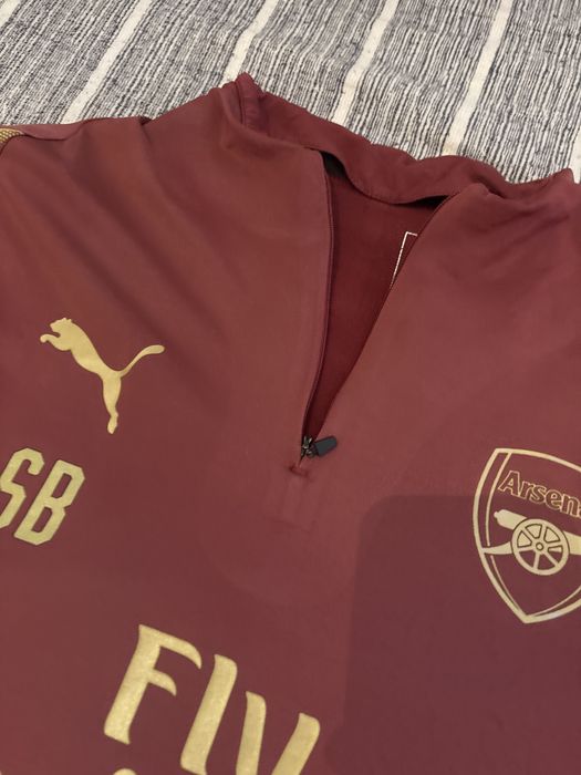 Blusa arsenal oferecida á mao por (Sal Bibbo) treinador de guardaredes