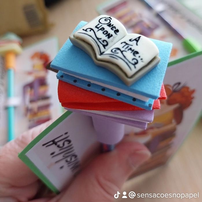 Toppers para lápis ou caneta com livros personalizados, de 3,5€