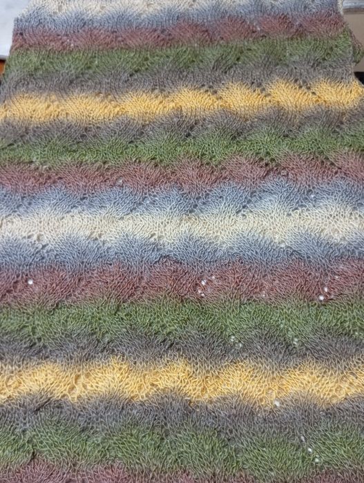 Ażurowy cieniowany szal (odcienie szarego, żółtego i brązu)