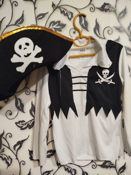 Дитячий карнавальний, піратський костюм.