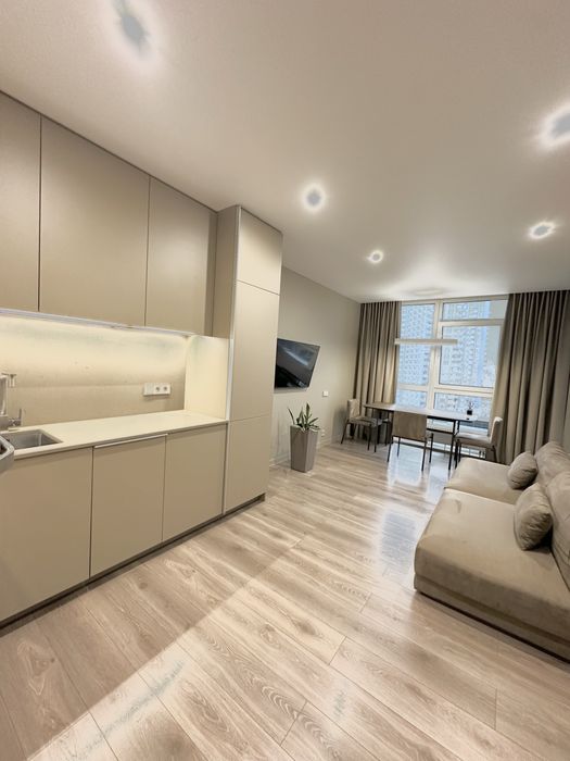 Без % . Французький квартал 2 . 3 кімнатна , завжди є світло