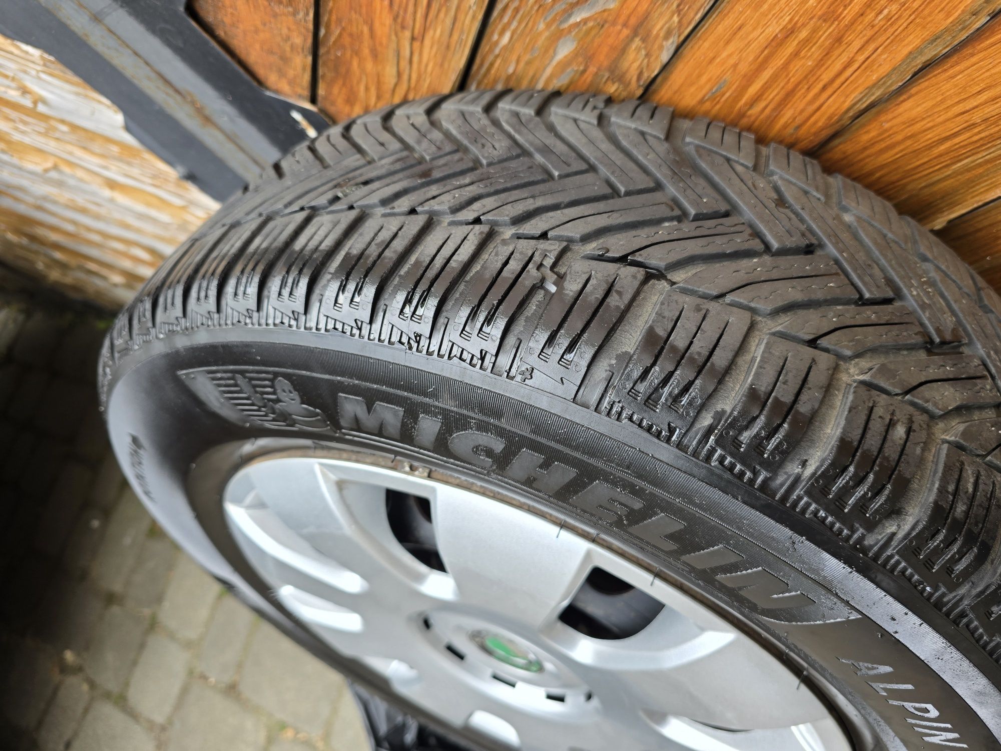 Диски резина ковпаки Skoda Octavia A5 195/65/15 Michelin Alpin 6