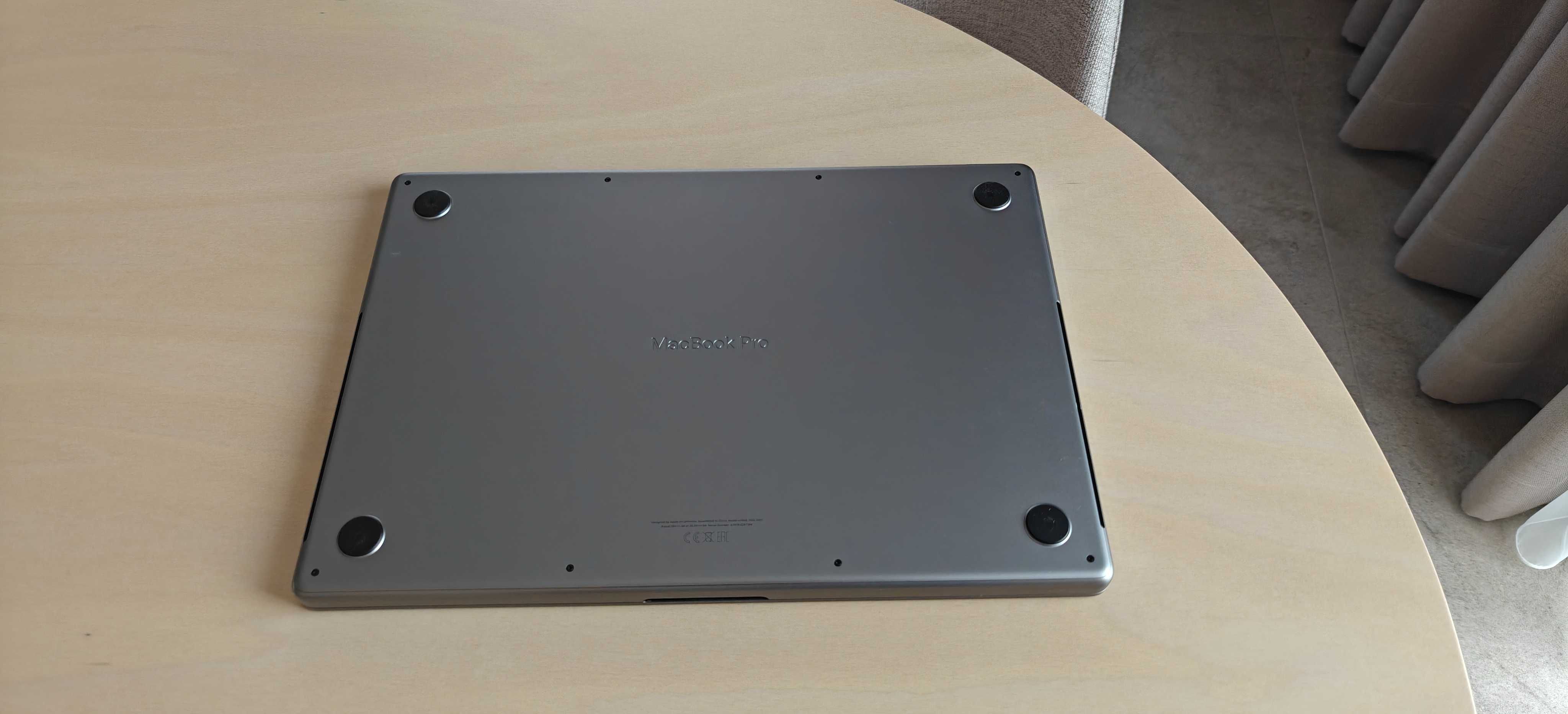 Macbook Pro 16 M1 PRO 32GB/512GB - Srebrny