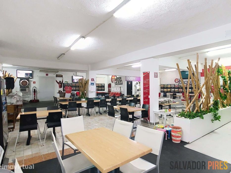 Espaço Comercial de 440m² em Localização Privilegiada.