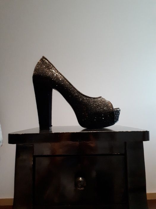 Sapatos pretos T.38-39 glitter da marca PROF