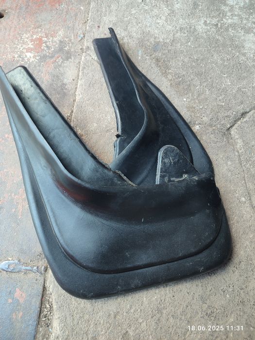Брызговики передние автомобильные