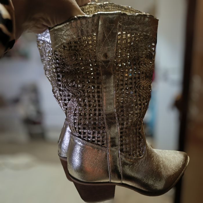 Bota texana n 40 dourada nunca usada